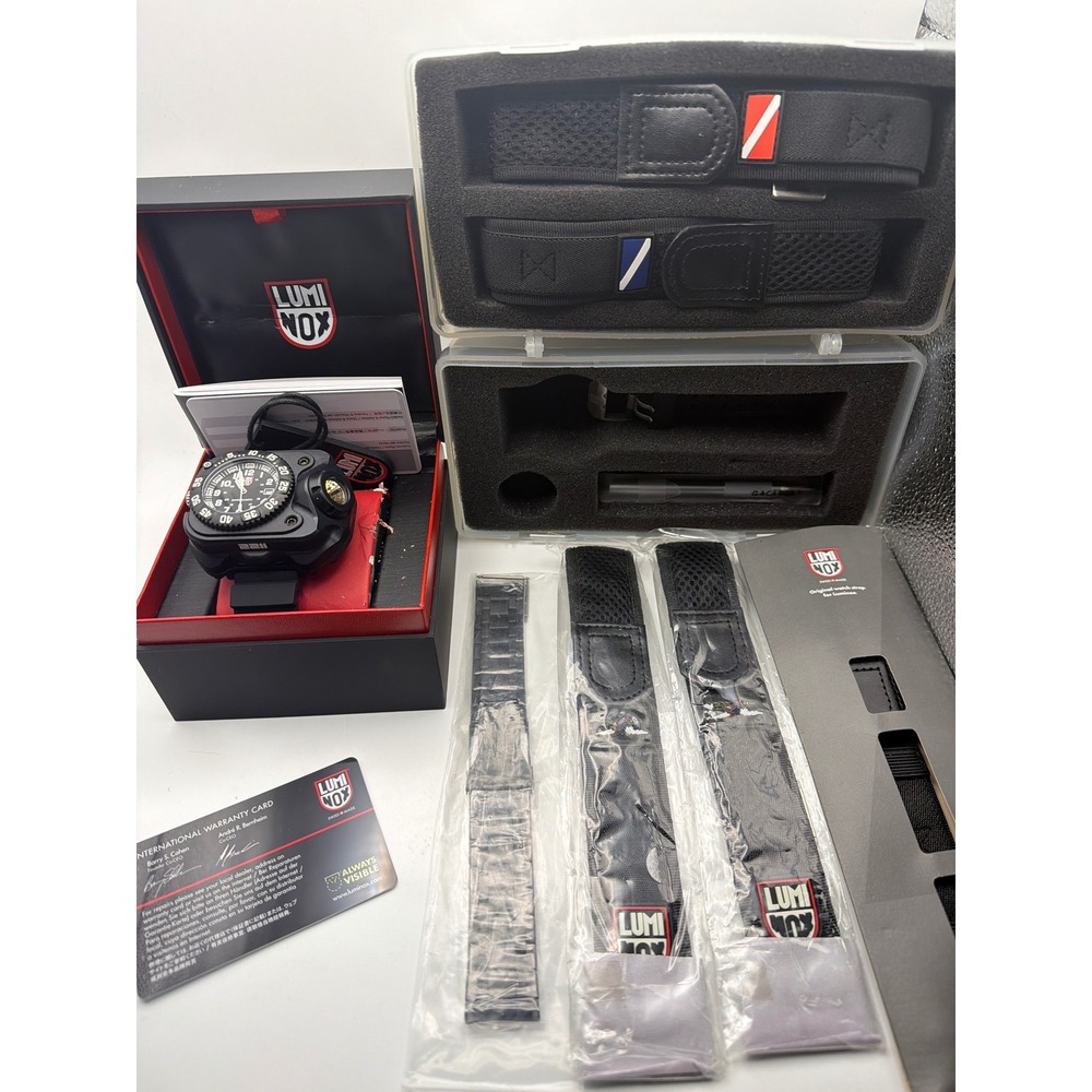 Luminox SureFire 2211 WristLight Tactical Watch Black Swiss Quartz GGL.L6402.BO